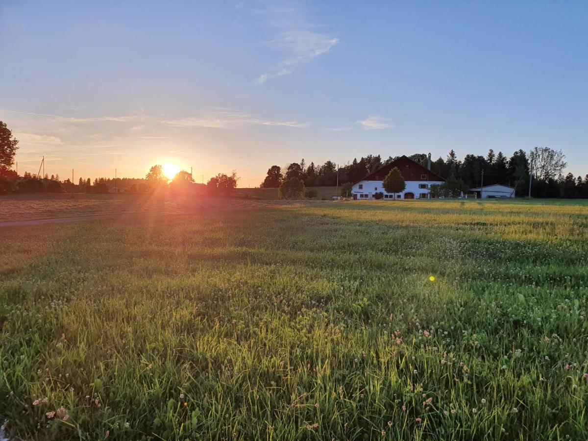 O Valanvron - Appartement Dans Une Ancienne Ferme Neuchateloise La Chaux De Fonds Ngoại thất bức ảnh